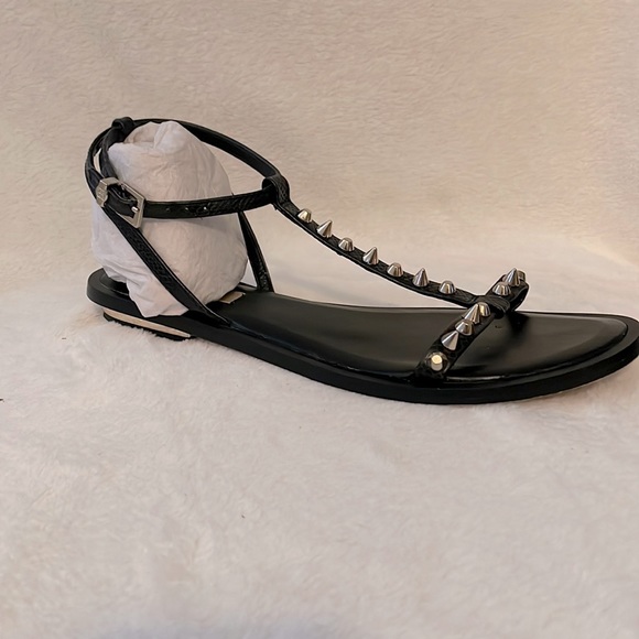 BCBG BLACK AND GOLD T STRAP SANDAL - Picture 1 of 5